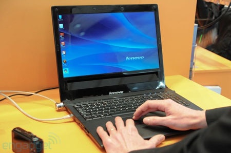 Laptop điều khiển bằng mắt đầu tiên trình làng tại CeBIT - 3 Laptop điều khiển bằng mắt đầu tiên trình làng tại CeBIT - 3