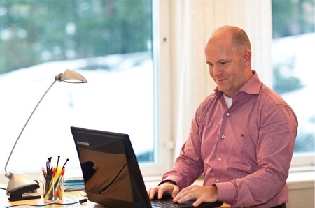 Laptop điều khiển bằng mắt đầu tiên trình làng tại CeBIT - 1 Laptop điều khiển bằng mắt đầu tiên trình làng tại CeBIT - 1