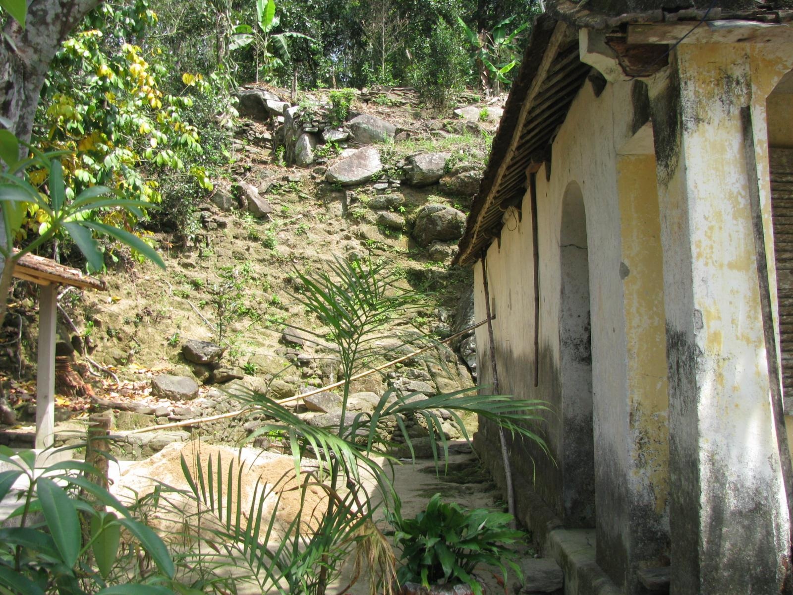 Đẹp mê hồn ngõ đá vào làng cổ Lộc Yên - 9