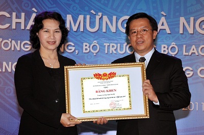 VATC được bộ trưởng trao tặng bằng khen xuất sắc trong công tác đào tạo nghề 2010 - 1 VATC được bộ trưởng trao tặng bằng khen xuất sắc trong công tác đào tạo nghề 2010 - 1