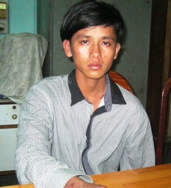 “Hiệp sĩ đường phố” truy bắt tên cướp trốn vào ngân hàng - 2