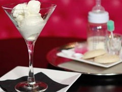 Kem làm từ sữa mẹ bị cấm bán - 1