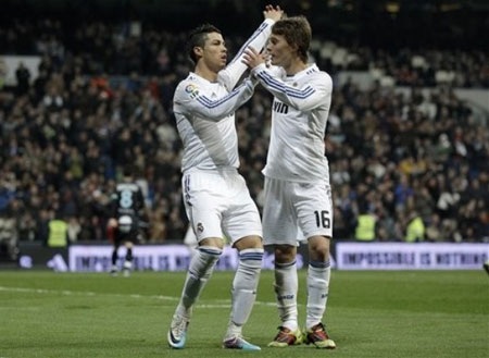 C. Ronaldo lập hattrick, Real Madrid đè bẹp Malaga 7-0 - 2 C. Ronaldo lập hattrick, Real Madrid đè bẹp Malaga 7-0 - 2