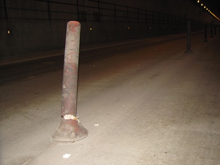 Hầm đường bộ Đèo Ngang: Cột phân luồng “nhồi”... lõi gỗ - 4