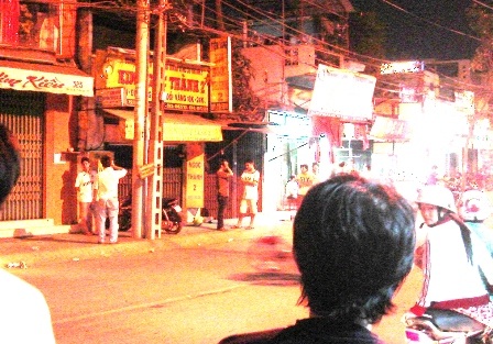 Kẻ chủ mưu cướp tiệm vàng bằng súng ra đầu thú - 1