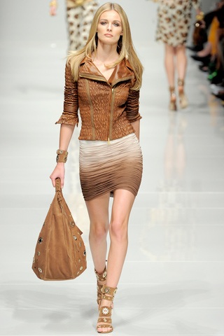 BST xuân hè 2011 của Blumarine - 8