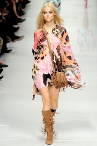 BST xuân hè 2011 của Blumarine - 12