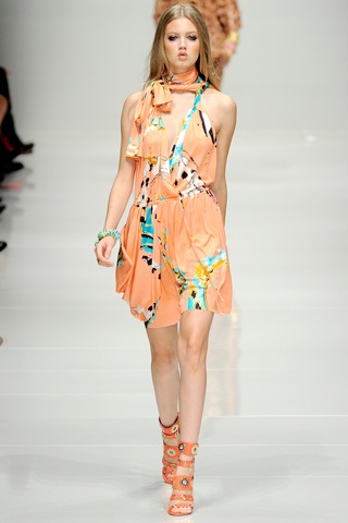 BST xuân hè 2011 của Blumarine - 15