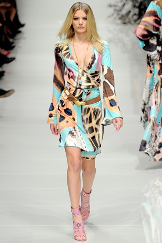 BST xuân hè 2011 của Blumarine - 18