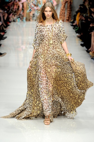 BST xuân hè 2011 của Blumarine - 19