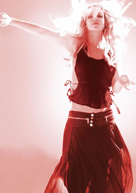 Britney Spears đẹp huyền ảo trên V - 8