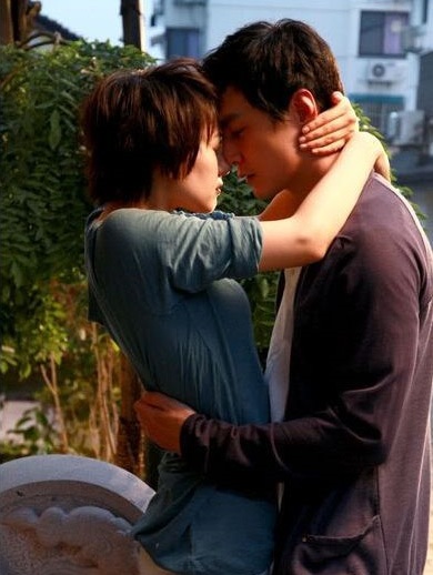 Cổ Thiên Lạc toát mồ hôi khi bị người đẹp “tấn công” - 2