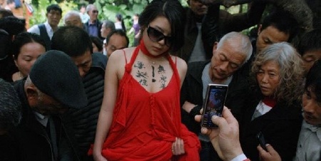 Viết câu đối trên người kiều nữ - 7