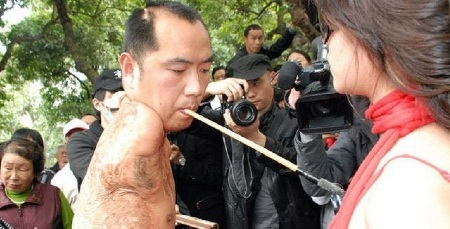 Viết câu đối trên người kiều nữ - 5