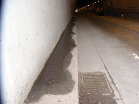 Hầm đường bộ Đèo Ngang: Cột phân luồng “nhồi”... lõi gỗ - 9