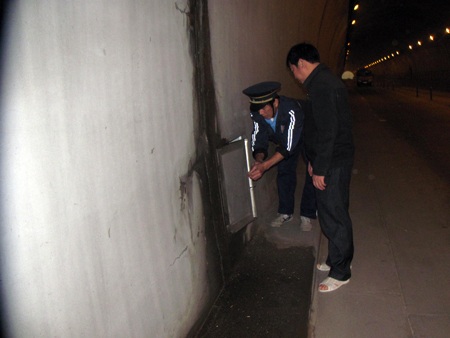 Hầm đường bộ Đèo Ngang: Cột phân luồng “nhồi”... lõi gỗ - 10