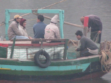 Xăng dầu tăng giá, ngư dân lao đao - 4