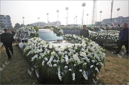 “Choáng” với đám tang xa hoa bậc nhất Trung Quốc - 4