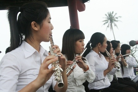 Xem ban nhạc Kèn đường phố biểu diễn bên sông Hương - 8