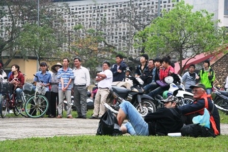 Xem ban nhạc Kèn đường phố biểu diễn bên sông Hương - 13