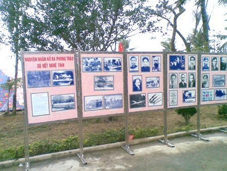 Xem triễn lãm ảnh lịch sử tại lễ hội đền Nguyễn Xí - 4