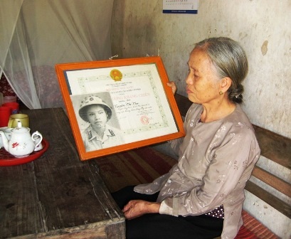 Về Lam Hạ nghe chuyện 10 nữ dân quân anh hùng - 3