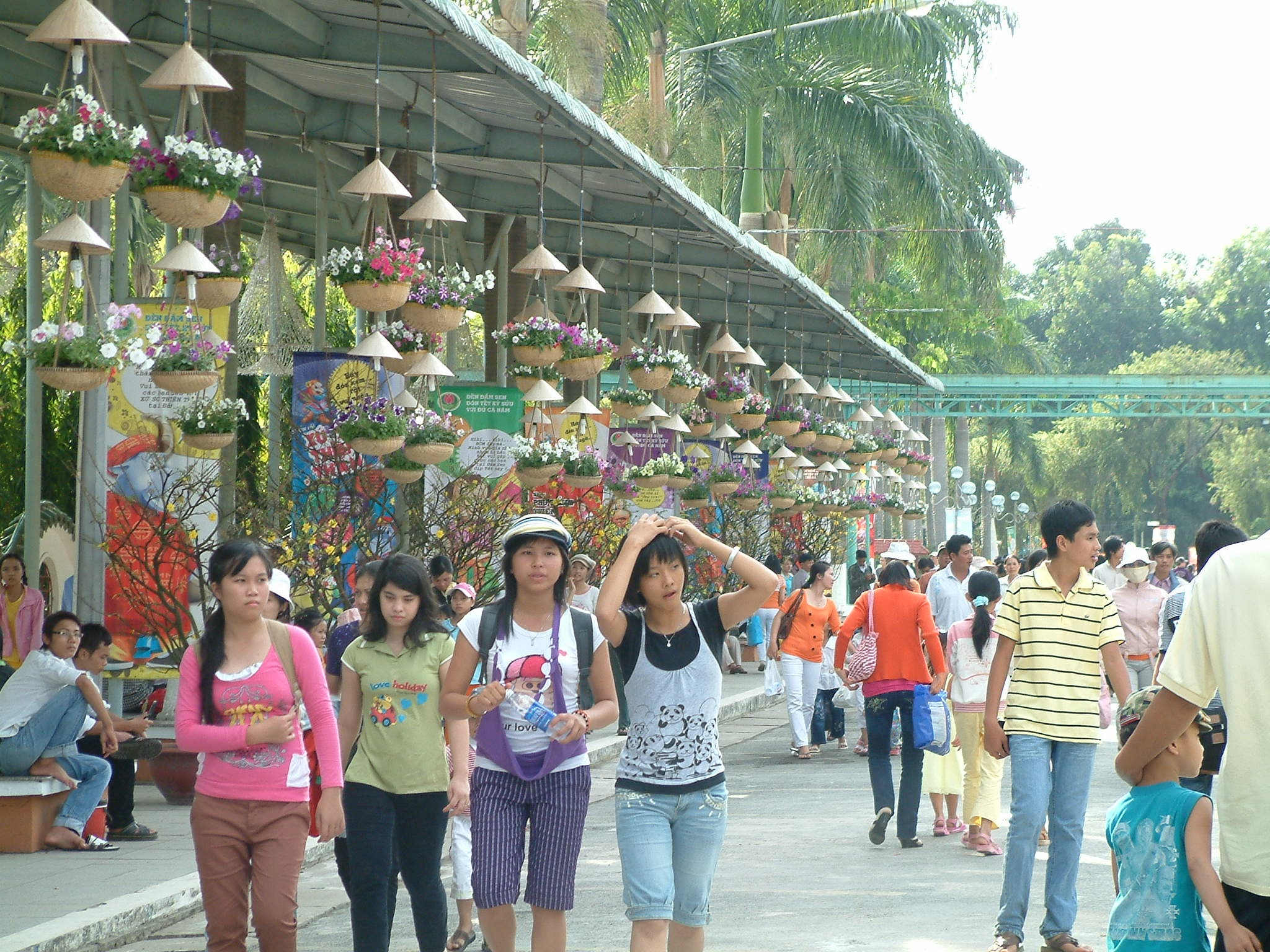 Quà thiết thực, hàng khuyến mãi được chú ý ngày 8/3 - 4