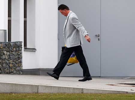 Bayern sẽ “trảm” Van Gaal vào cuối mùa - 1