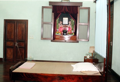 Các thế hệ học sinh Nam Đàn dâng hương báo công lên Bác - 1 Các thế hệ học sinh Nam Đàn dâng hương báo công lên Bác - 1