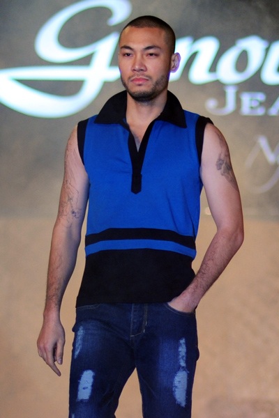 Hà Anh sexy giữa trời lạnh - 11