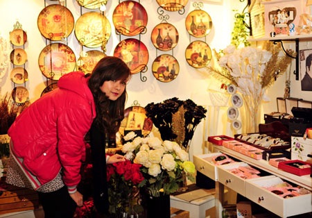 Theo chân giới trẻ Hà thành chọn quà 8/3 - 7