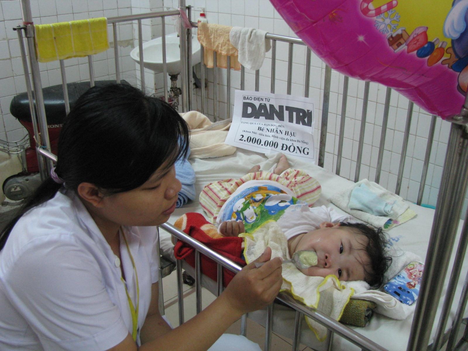 Bé Nhân Hậu tiếp tục nhận được nhiều sự quan tâm - 1