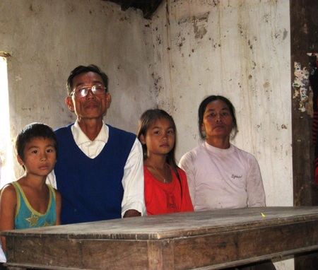 Nhói lòng trước gia đình 5 lần “đào hố” chôn con - 2