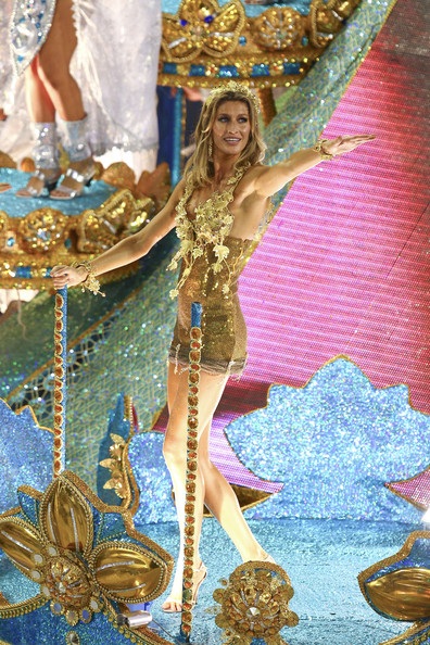 Gisele Bundchen khoe chân tại lễ hội Carnival - 3 Gisele Bundchen khoe chân tại lễ hội Carnival - 3