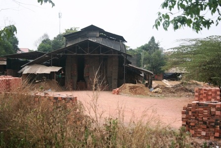 Không trì hoãn đóng cửa các lò gạch thủ công - 2 Không trì hoãn đóng cửa các lò gạch thủ công - 2