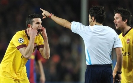 Robin Van Persie tức giận vì thẻ đỏ oan uổng - 1 Robin Van Persie tức giận vì thẻ đỏ oan uổng - 1