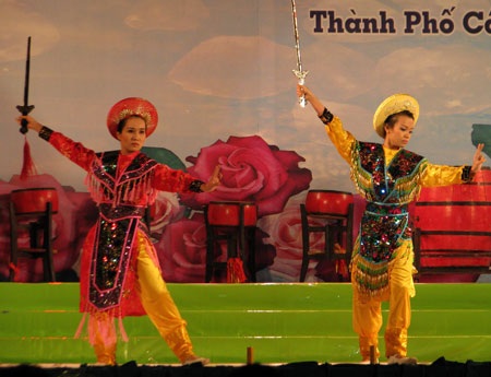 Tái hiện cảnh Hai Bà Trưng đòi nợ nước, trả thù nhà - 1 Tái hiện cảnh Hai Bà Trưng đòi nợ nước, trả thù nhà - 1