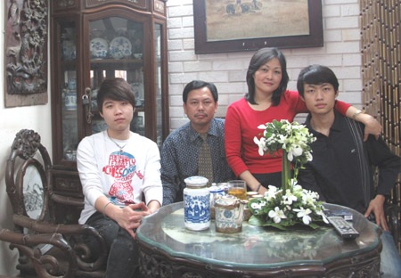 Người đàn bà cổ vật và chiếc đài sen của Huyền Trân công chúa - 3 Người đàn bà cổ vật và chiếc đài sen của Huyền Trân công chúa - 3