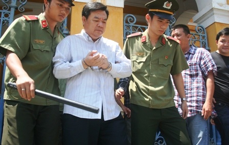 Phúc thẩm vụ “ăn đất” tại Hóc Môn: Các bị cáo vẫn đùn đẩy trách nhiệm - 1 Phúc thẩm vụ “ăn đất” tại Hóc Môn: Các bị cáo vẫn đùn đẩy trách nhiệm - 1