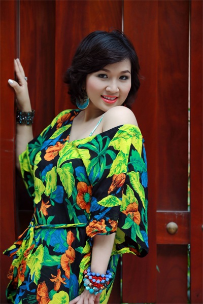 Ca sĩ Hoàng Dung rạng ngời trong nắng xuân - 2 Ca sĩ Hoàng Dung rạng ngời trong nắng xuân - 2
