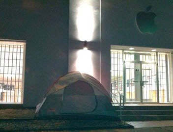 Xếp hàng chờ mua iPad 2… trước 3 ngày - 1