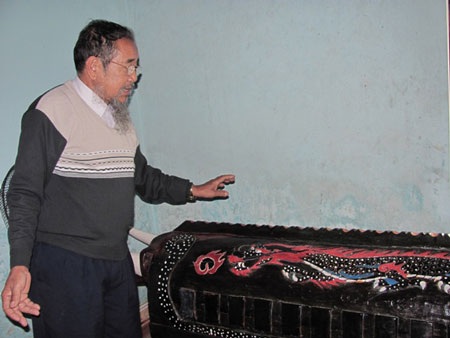 Người tự đẽo quan tài cho… mình - 2 Người tự đẽo quan tài cho… mình - 2