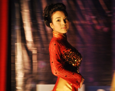 Nữ sinh khoa Nga đăng quang Hoa khôi ĐHNN - 4 Nữ sinh khoa Nga đăng quang Hoa khôi ĐHNN - 4