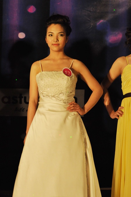 Nữ sinh khoa Nga đăng quang Hoa khôi ĐHNN - 9 Nữ sinh khoa Nga đăng quang Hoa khôi ĐHNN - 9