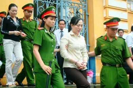 Hoãn phiên phúc thẩm vụ “ăn đất” tại Hóc Môn - 1 Hoãn phiên phúc thẩm vụ “ăn đất” tại Hóc Môn - 1