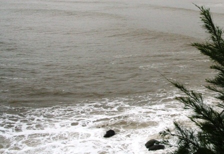 Sóng lớn đánh chìm ghe, 1 lão ngư thiệt mạng - 1