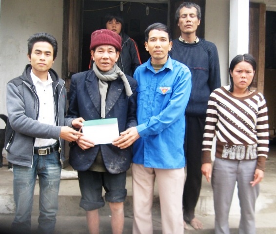 “Nhờ báo Dân trí, vợ chồng tôi có điều kiện chữa bệnh cho các con” - 1