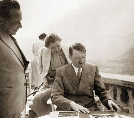 Ảnh chưa từng công bố về người vợ xinh đẹp của Hitler - 17 Ảnh chưa từng công bố về người vợ xinh đẹp của Hitler - 17