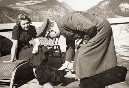 Ảnh chưa từng công bố về người vợ xinh đẹp của Hitler - 18 Ảnh chưa từng công bố về người vợ xinh đẹp của Hitler - 18