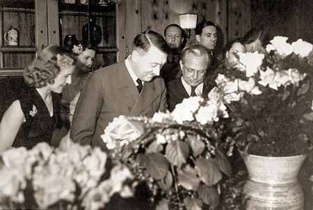 Ảnh chưa từng công bố về người vợ xinh đẹp của Hitler - 14 Ảnh chưa từng công bố về người vợ xinh đẹp của Hitler - 14